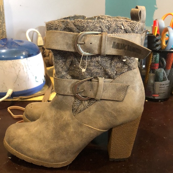 Mukluks heeled zip up double buckle calf boots - Picture 3 of 10